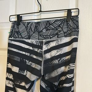 Lululemon three-quarter animal animal stripe leggings